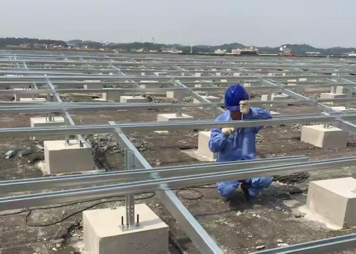 8月10日:光伏组件安装固定8月11日:电缆桥架安装接地扁铁铺设8月21日